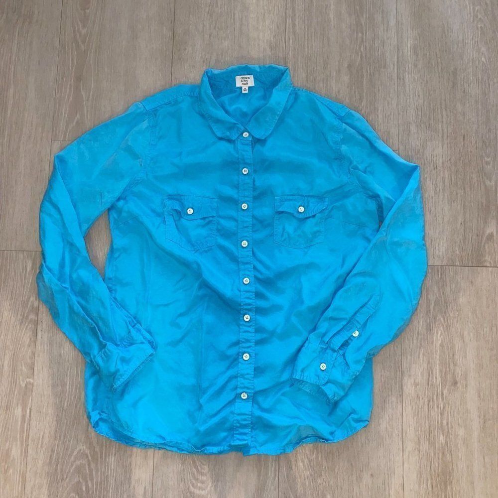 Crown & Ivy Beach Blue Button Down Women's Medium‎